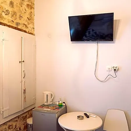 1830 Chateau Hotel *